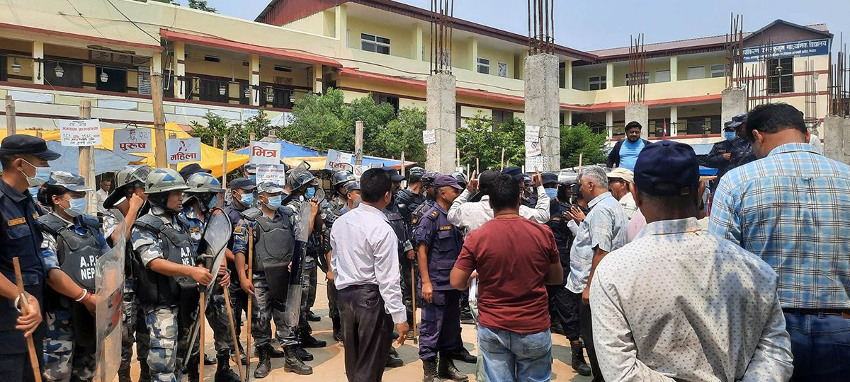 चितवनका २ केन्द्रमा स्थगित मतदान सुरु